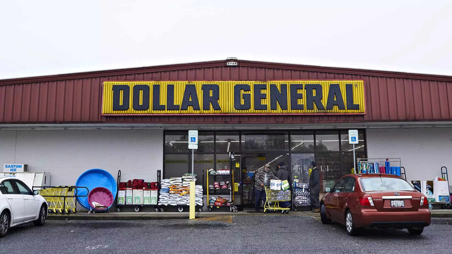 7 Reasons Dollar General Soars Amid Economic Chaos
