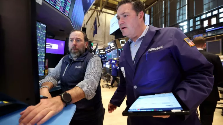 6 Disturbing Market Signals: Why Investors Should Be Cautious Now
