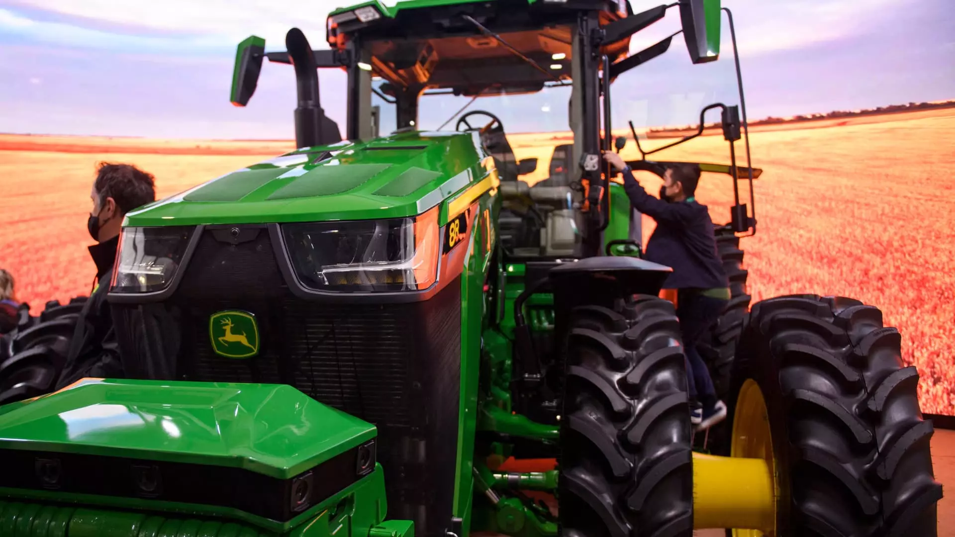 7 Critical Reasons to Short Deere & Co: A Looming Downfall
