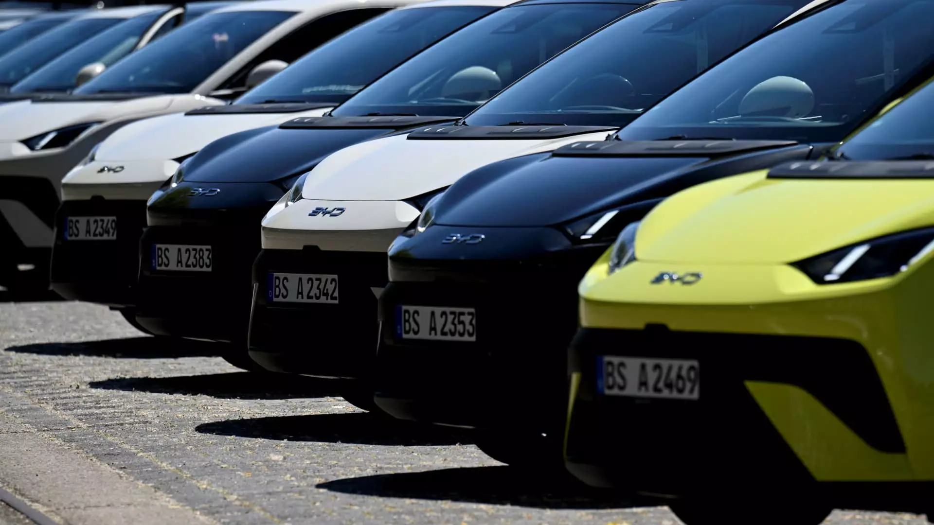 The Intense Electric Car Price Wars: 4 Alarming Trends Reshaping China’s EV Market