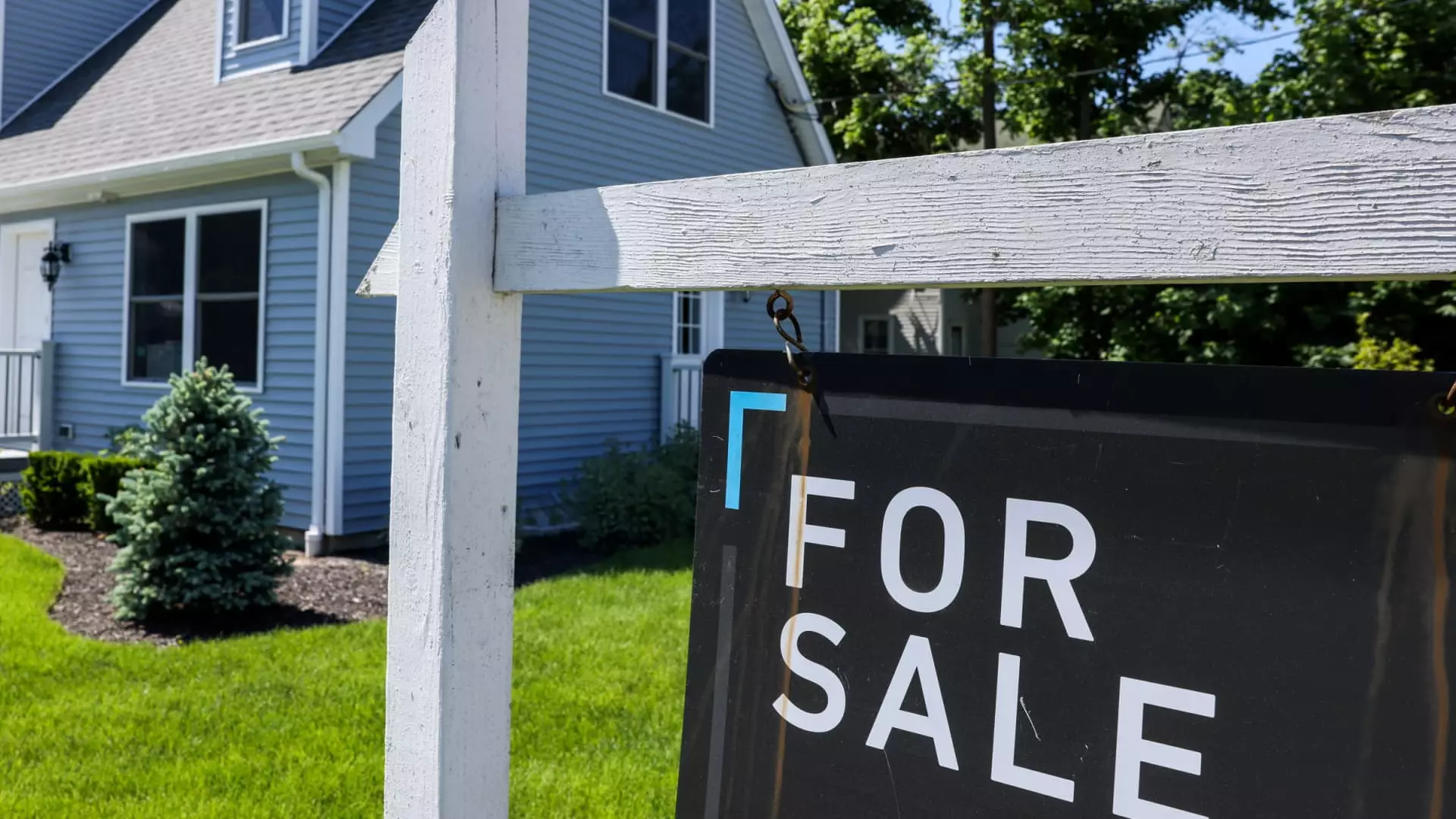 Surprising Jump in Mortgage Demand Sparks Hope Amid Rising Rate Concerns